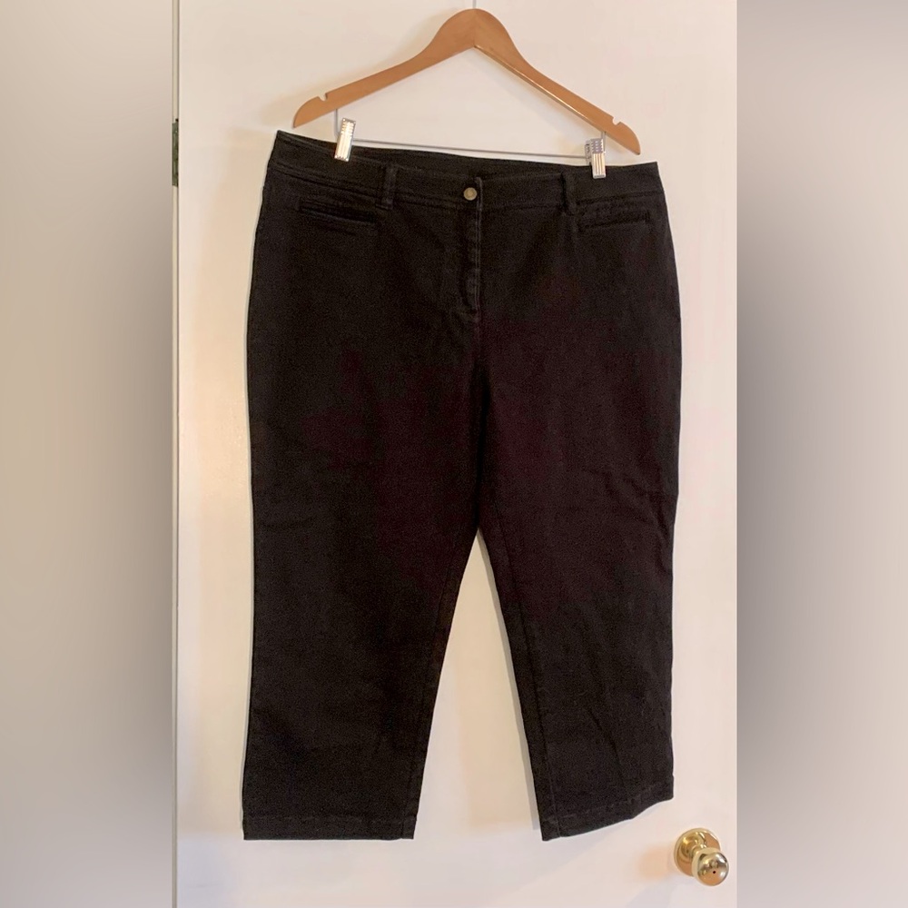 006 JONES NY black denim capris
